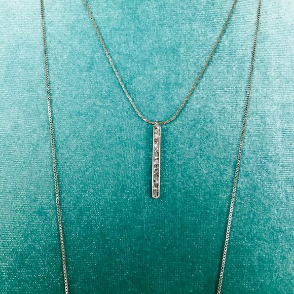 Elegant Silver Necklace - Picture 2 of 4